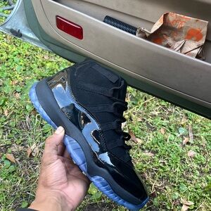 Jordan Black and Blue cap and gown 2018 edition barely worn